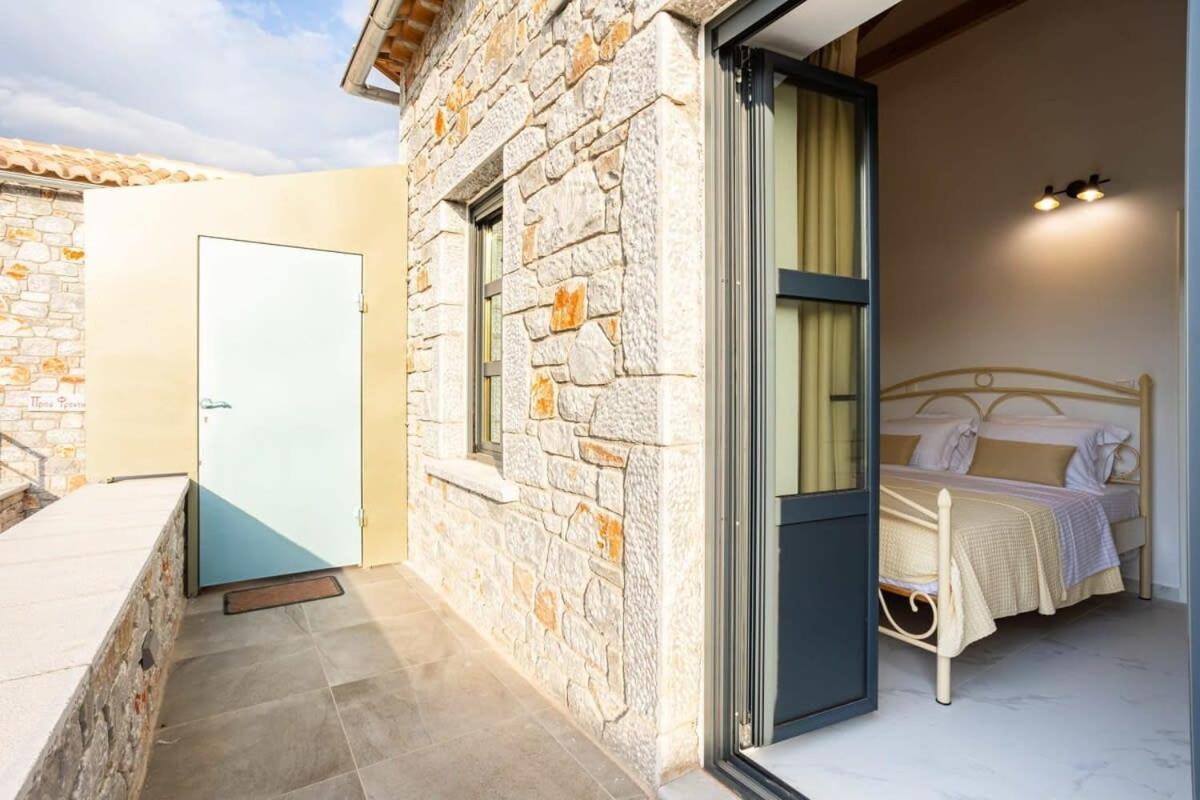 Mani Stone Built Home A Breath Away To The Sea Stoúpa Eksteriør bilde